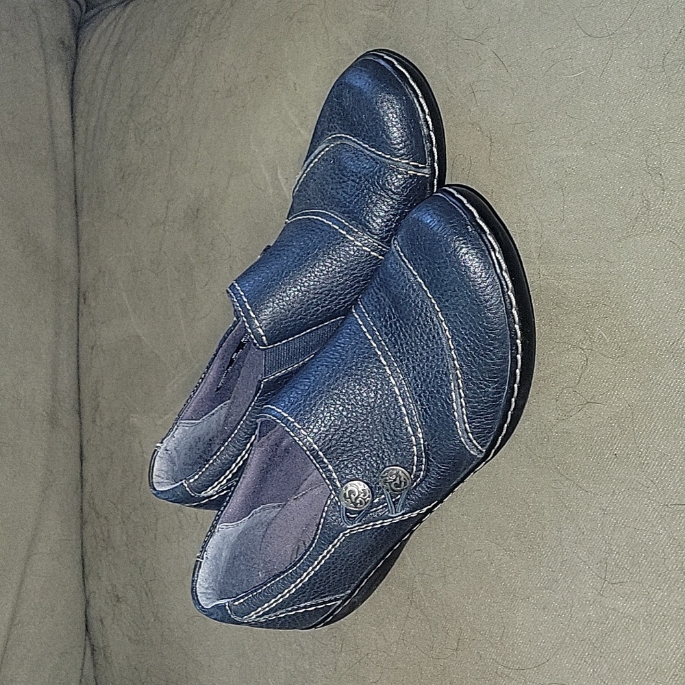 Navy blue 9N Clark's